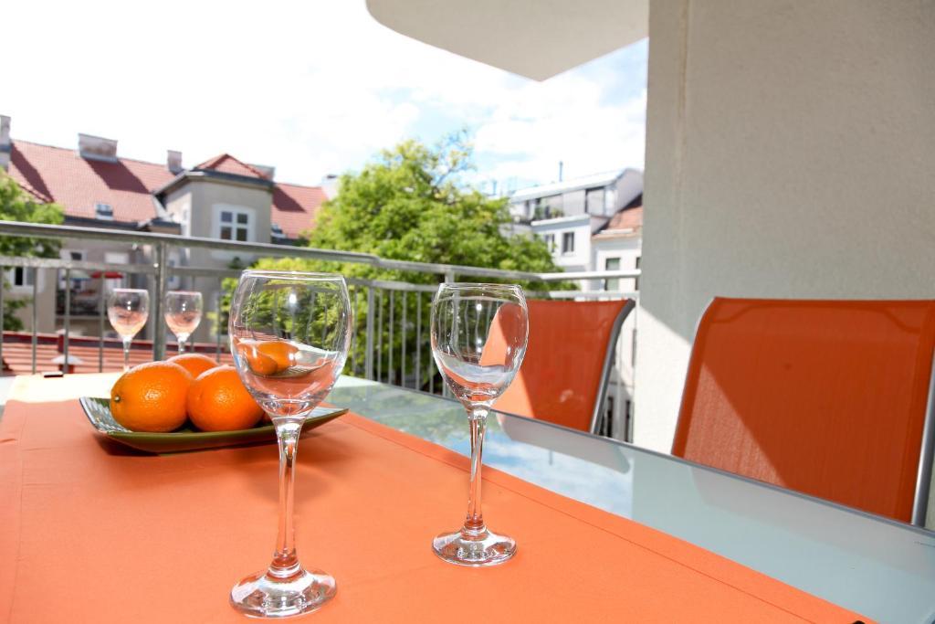 3 Rooms Sunny Apartments-Schoenbrunn, 100M2 With Balcony Відень Номер фото